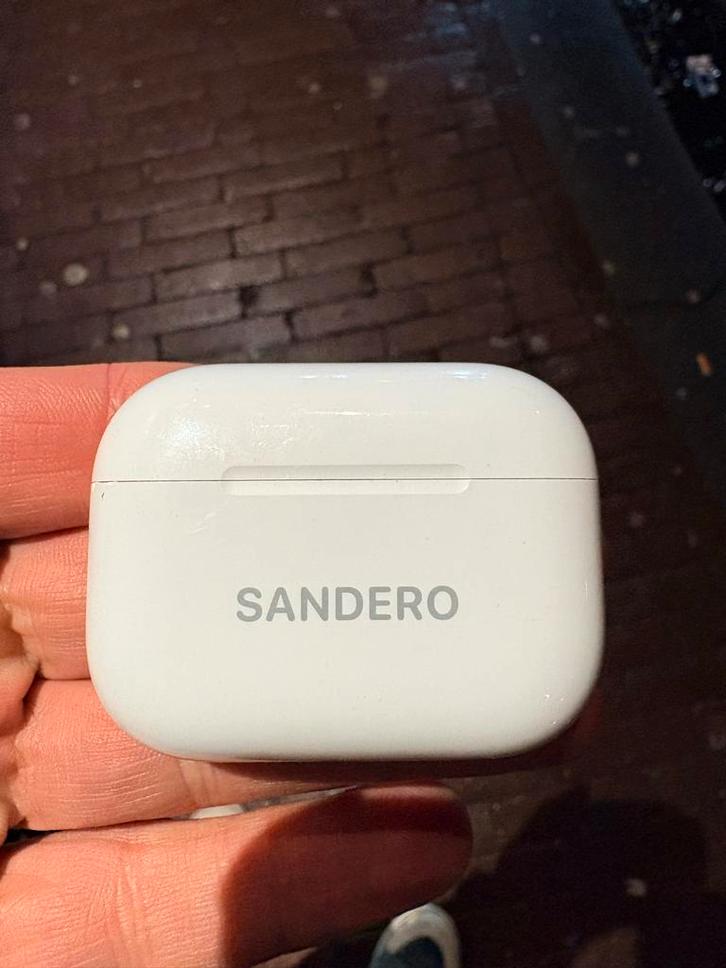 Gevonden: AirPods Pro 3 Case - Sandero, Audio, Tv en Foto, Koptelefoons, Gebruikt, Overige merken, Ophalen of Verzenden