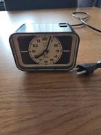 Vintage Hema elektrische wekker, Ophalen of Verzenden, Gebruikt, Analoog, Wekker of Tafelklok