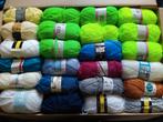 Nieuwe bollen wol, garen.
Doos vol. 69 stuks., Hobby en Vrije tijd, Ophalen of Verzenden, Zo goed als nieuw, Breien of Haken, Wol of Garen