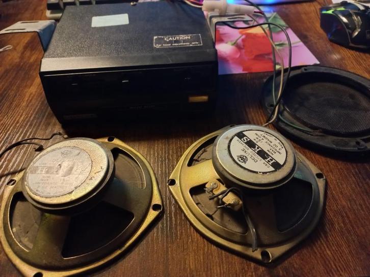 Oldtimer stereo autocassettespeler+de luxe HKS LUIDSPREKERS, Auto diversen, Autoradio's, Gebruikt, Verzenden