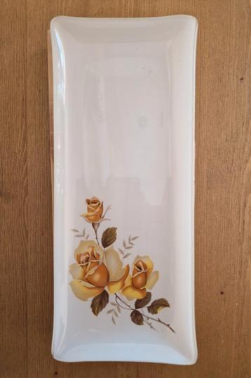 Vintage glazen cake/serveerschaal met roosmotief beschikbaar voor biedingen