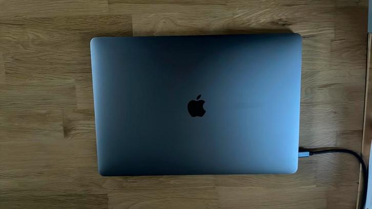 MacBook Pro 15-inch 2018 - 16 GB RAM - 500 GB SSD, Computers en Software, Apple Macbooks, Gebruikt, MacBook Pro, 15 inch, 2 tot 3 Ghz