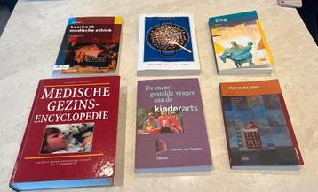 Medische studieboeken en naslagwerken beschikbaar voor biedingen