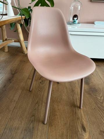 Leuk kinderstoeltje roze beschikbaar voor biedingen