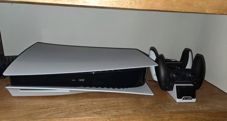 Playstation 5 disk edition met games en accessoires, Spelcomputers en Games, Spelcomputers | Sony PlayStation 5, Zo goed als nieuw