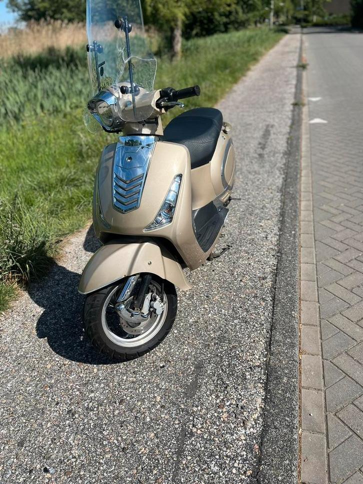 Razzo venice scooter, Fietsen en Brommers, Scooters | Piaggio, Zo goed als nieuw, Overige modellen, Benzine, Ophalen of Verzenden