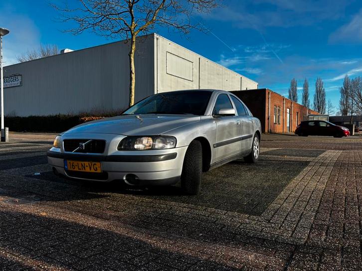 Volvo S60 2.4 140PK AUT 2003 Grijs LPG-G3, Auto's, Volvo, Particulier, S60, Apple Carplay, Bluetooth, Cruise Control, Elektrische ramen