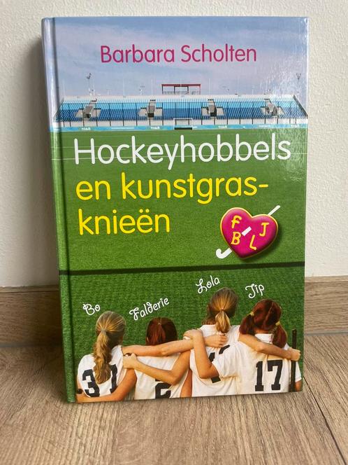 Barbara Scholten - Hockeyhobbels en kunstgrasknieen, Boeken, Kinderboeken | Jeugd | 10 tot 12 jaar, Zo goed als nieuw, Ophalen of Verzenden