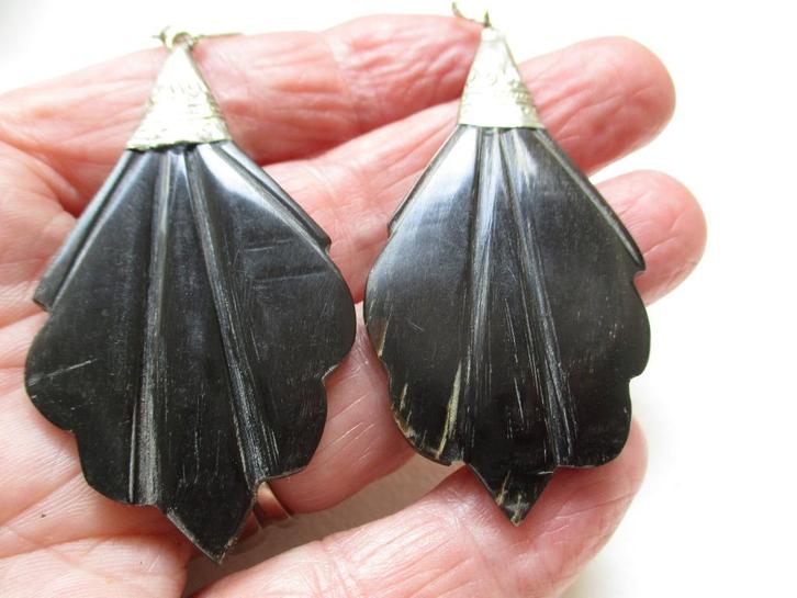 Design hang oorbellen zwart/bruin hard materiaal, Sieraden, Tassen en Uiterlijk, Oorbellen, Zo goed als nieuw, Hangers, Overige materialen