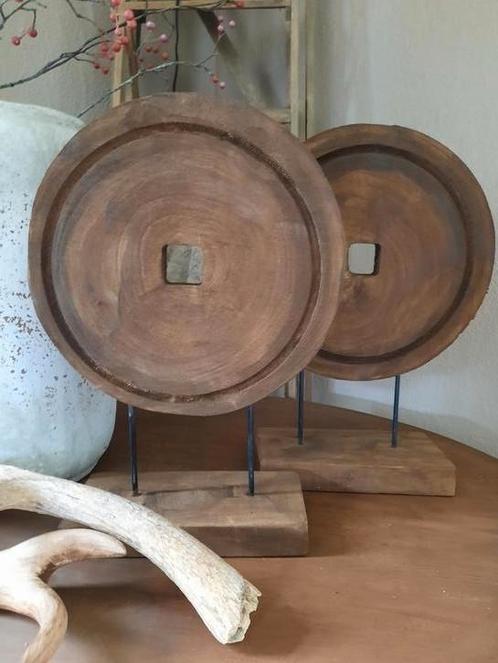 Twee houten wielen op voet wiel sculptuur stoer sober hout, Huis en Inrichting, Woonaccessoires | Overige, Zo goed als nieuw, Ophalen