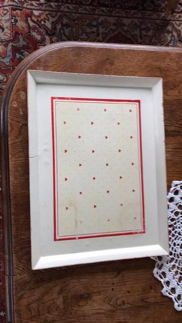 Vintage dienblad beschikbaar voor biedingen