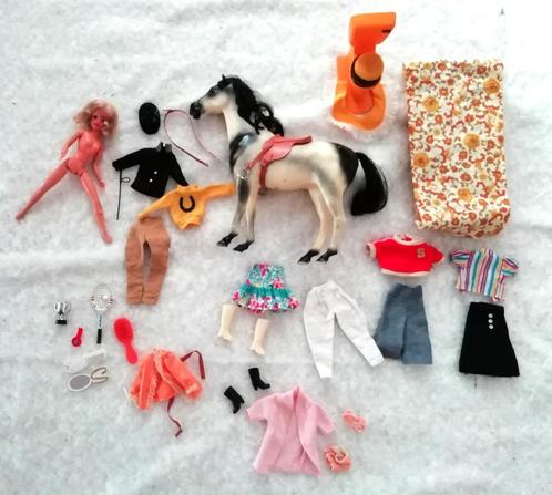 Sindy pedigree lot met originele kleding en toebehoren, Kinderen en Baby's, Speelgoed | Poppen, Gebruikt, Barbie, Verzenden