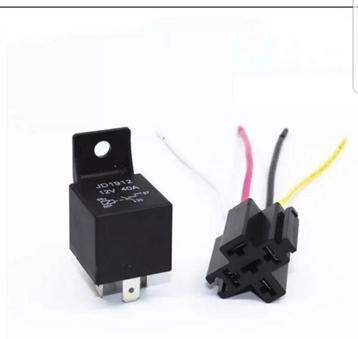 Vier pin relais voor de auto 12v 40a €8,00 beschikbaar voor biedingen