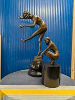 Bronzen beeld van een vrouw die met ballen jongleert, Ophalen of Verzenden, Brons