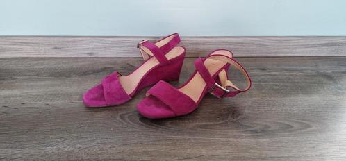 Zgan sandalen van unisa maat 40, Kleding | Dames, Schoenen, Zo goed als nieuw, Sandalen of Muiltjes, Overige kleuren, Ophalen