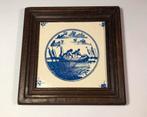 Ingelijst tegeltje met daarop twee personen in een bootje, Antiek en Kunst, Antiek | Wandborden en Tegels, Verzenden