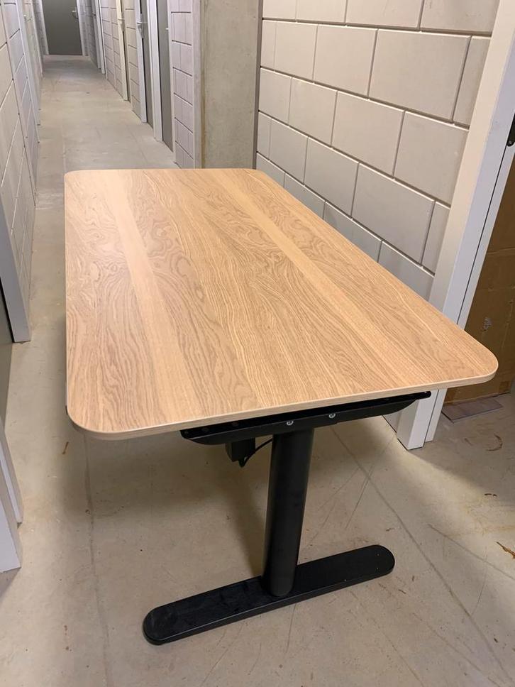Zit-sta bureau BEKANT Ikea, Huis en Inrichting, Bureaus, Zo goed als nieuw, Stabureau, Elektrisch, In hoogte verstelbaar, Ophalen
