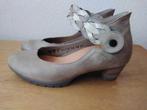 Mooie en comfortabele pump taupe Think! maat 37 H, Pumps, Beige, Think!, Ophalen of Verzenden
