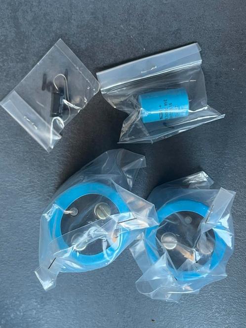 4 stuks Nieuwe Condensatoren voor Versterkers, Audio, Tv en Foto, Versterkers en Receivers, Nieuw, Stereo, Minder dan 60 watt