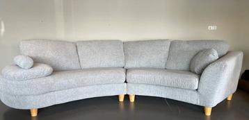 ovale hoekbank – Grijs | Stijlvol & comfortabel eyecatcher beschikbaar voor biedingen