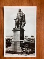 Standbeeld Admiraal de Ruyter, Vlissingen. 1956., Verzamelen, Ansichtkaarten | Nederland, Ophalen of Verzenden, 1940 tot 1960