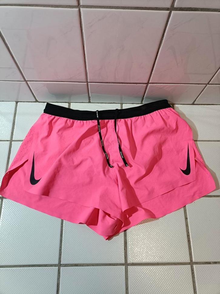 (M) Nike AeroSwift Racing 2" Inch Vrouwen Sport Broekje Roze, Kleding | Dames, Sportkleding, Zo goed als nieuw, Fitness of Aerobics