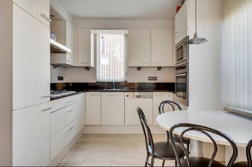 Mooie keuken met natuurstenen blad, Huis en Inrichting, Keuken | Complete keukens, Gebruikt, U-keuken, Crème, Graniet of Steen