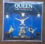 Queen - Another one bites the dust - Single is TOP, Gebruikt, Verzenden, 7 inch, Single