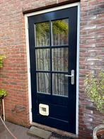 Buitendeur met kattenluik - Zo goed als nieuw!, Doe-het-zelf en Verbouw, Ophalen, 80 tot 100 cm, 200 tot 215 cm, Glas