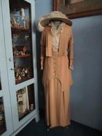 ANTIEK  TROUW JURK met HOED en PASPOP, Ophalen