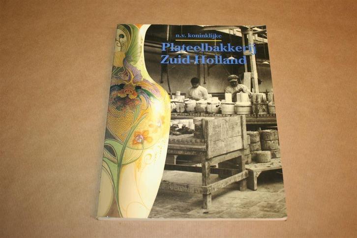 Boek - N. V. Koninklijke Plateelbakkerij Zuid-Holland, Antiek en Kunst, Antiek | Keramiek en Aardewerk, Ophalen of Verzenden
