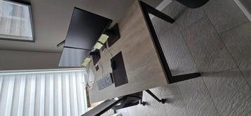 Te koop bureau 160x80cm beschikbaar voor biedingen