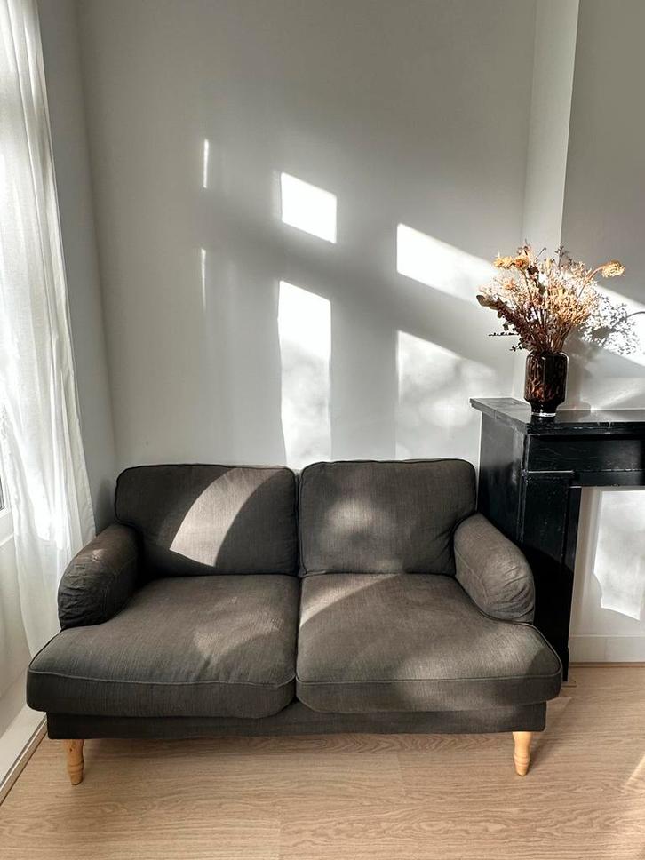 Mooie 2 zits bank te koop! Donkergroen Ikea Stocksund, Huis en Inrichting, Banken | Bankstellen, Gebruikt, Rechte bank, Tweepersoons