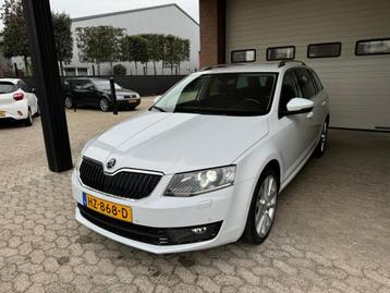 Skoda OCTAVIA Combi 1.2 TSI xenon camera keyless carplay beschikbaar voor biedingen