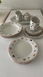 Servies met bloemetjes z.g.a.n., Antiek en Kunst, Antiek | Servies compleet, Ophalen of Verzenden