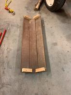 Voerbak van harthout, Meerdere dieren, Varken