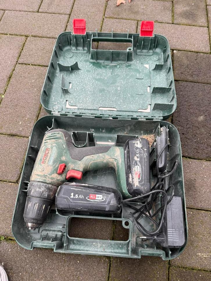 Bosch EasyDrill 18V-40 – 2 accu’s – Werkt perfect, Doe-het-zelf en Verbouw, Gereedschap | Boormachines, Zo goed als nieuw, Boor- en Schroefmachine