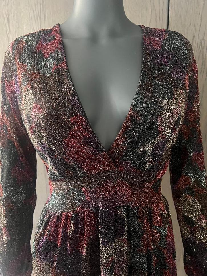 HOLLY & JOEY - prachtige glitterjurk - 36 (S), Kleding | Dames, Jurken, Zo goed als nieuw, Maat 36 (S), Overige kleuren, Onder de knie