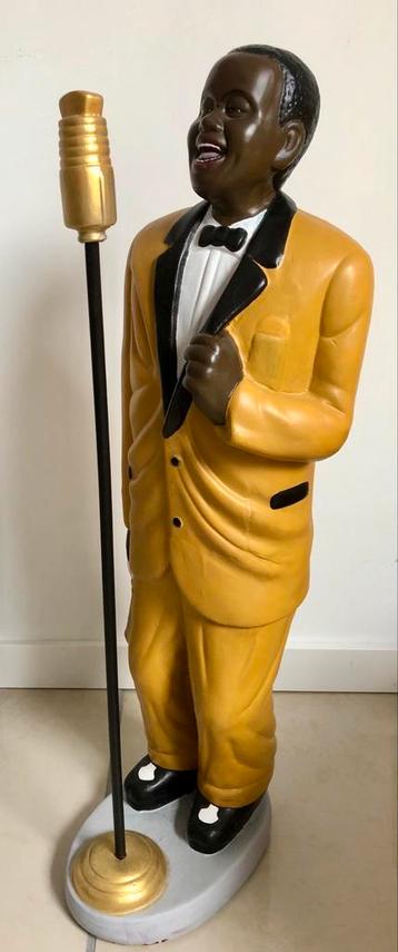 Louis Armstrong Beeld met Microfoon beschikbaar voor biedingen