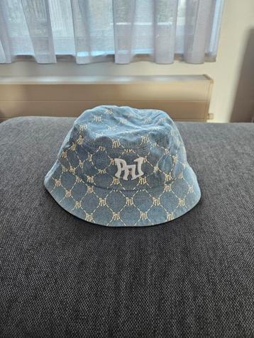 Stijlvolle bucket hat beschikbaar voor biedingen