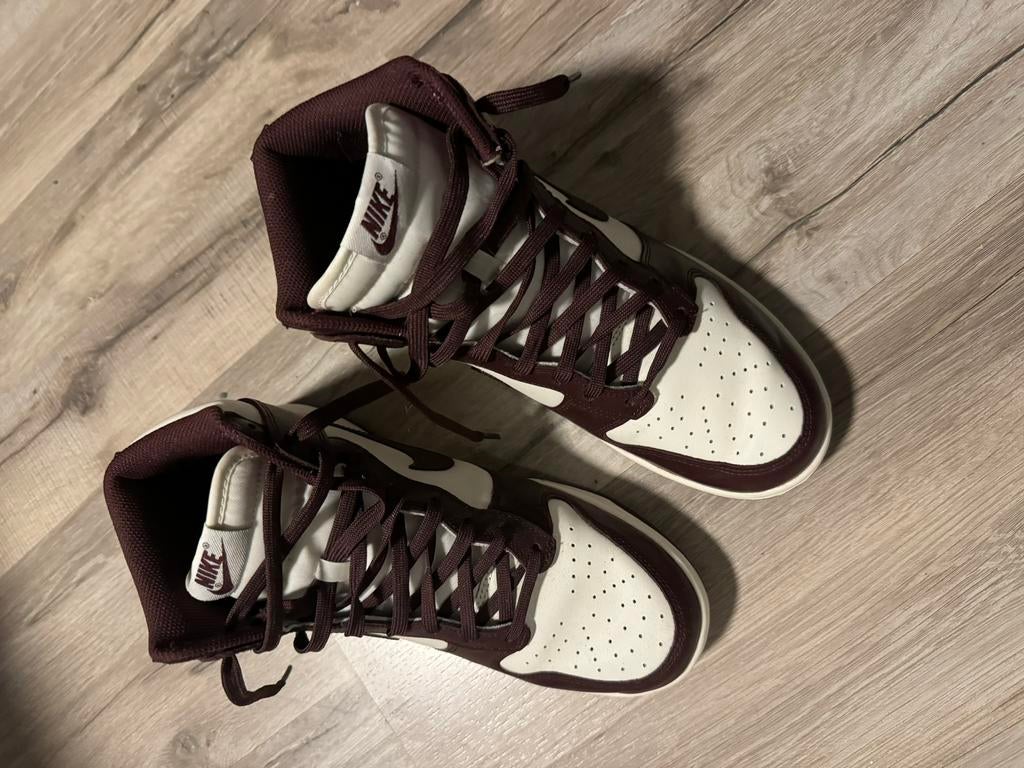 Nike schoenen Dunk High Burgundy Crush - maat 42, Kleding | Dames, Schoenen, Nieuw, Ophalen of Verzenden, Sneakers of Gympen, Rood