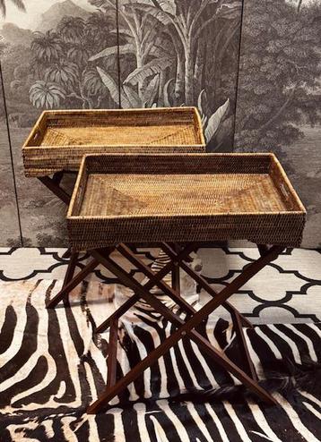 2 OPKLAPBARE ROTAN BUTLERTRAY SIDETABLE STYLE BIRMA FLAMANT beschikbaar voor biedingen