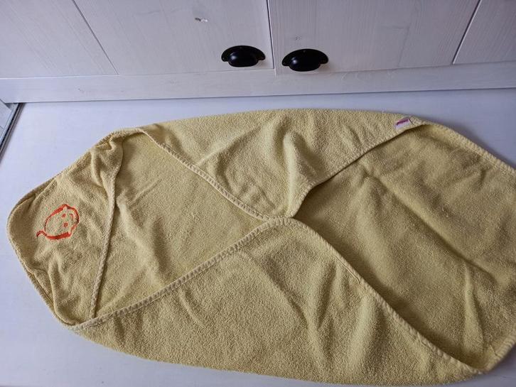 Omslag/badcape geel met Zwitsal hoofdje erop, Kinderen en Baby's, Badjes en Verzorging, Zo goed als nieuw, Overige typen, Overige merken