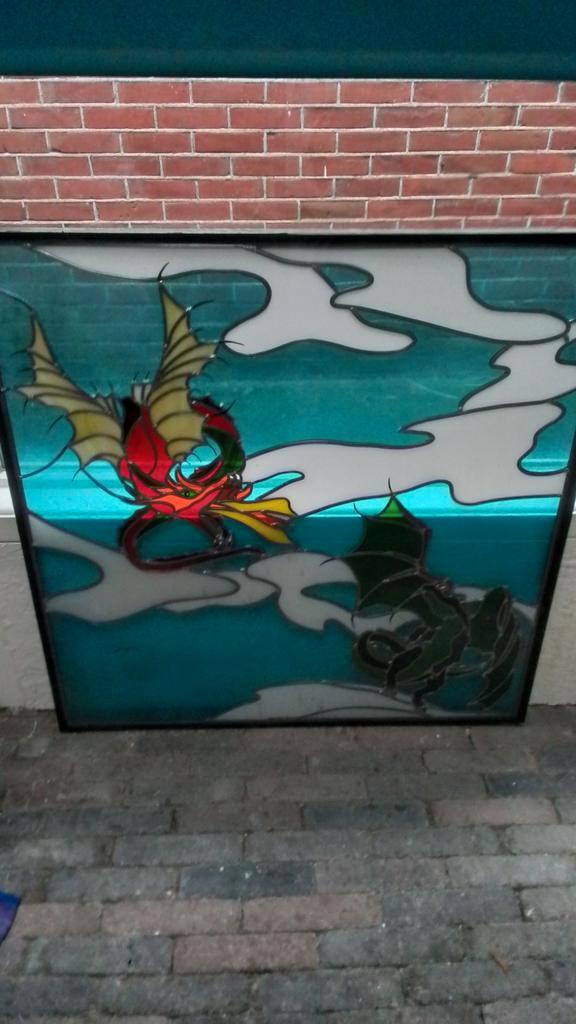 Prachtig Glas in Lood Raam - Draken, Doe-het-zelf en Verbouw, Glas en Ramen, Zo goed als nieuw, Gevelraam of Ruit, 80 tot 120 cm