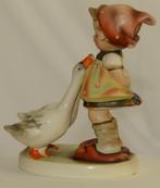 Goebel Hummel "Meisje met ganzen" 47 3/0 5 x 4,5", Ophalen of Verzenden, Zo goed als nieuw, Hummel