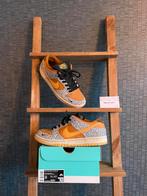 Nike SB Dunk Low EU 41 Safari Neutral Grey Kumquat, Zwart, Nike, Ophalen of Verzenden, Sneakers of Gympen
