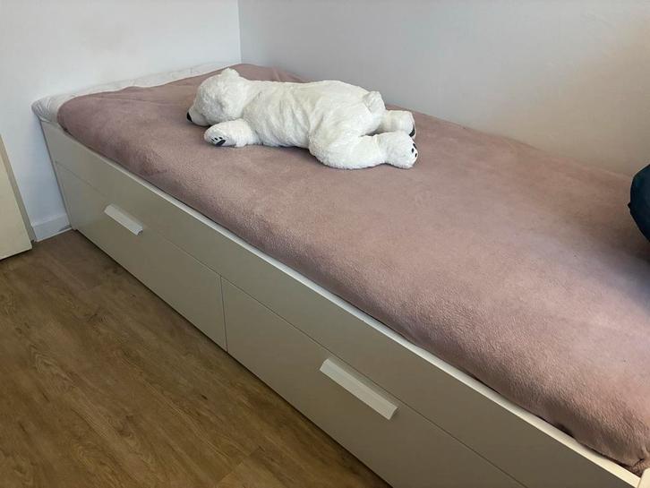 Bed BRIMNES en matras 90x200 cm ikea, Huis en Inrichting, Slaapkamer | Bedden, Zo goed als nieuw, Eenpersoons, 90 cm, 200 cm, Hout