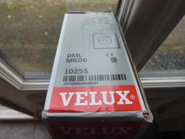 Nieuw Velux elek. verduisterend gordijn / DML MK06 (78x118), Huis en Inrichting, Stoffering | Gordijnen en Lamellen, Nieuw, Minder dan 100 cm