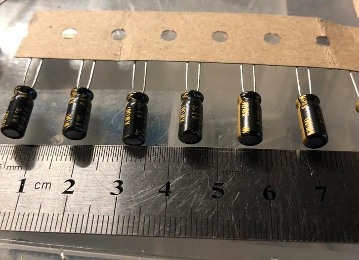 2 stuks 10uF 63v Nichicon UKW, Hobby en Vrije tijd, Elektronica-componenten, Zo goed als nieuw, Ophalen of Verzenden