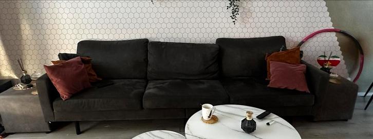 Grijze / antraciet 4 zits bank collin met 2 hockers Nando, Huis en Inrichting, Banken | Bankstellen, Gebruikt, Rechte bank, Vierpersoons of meer